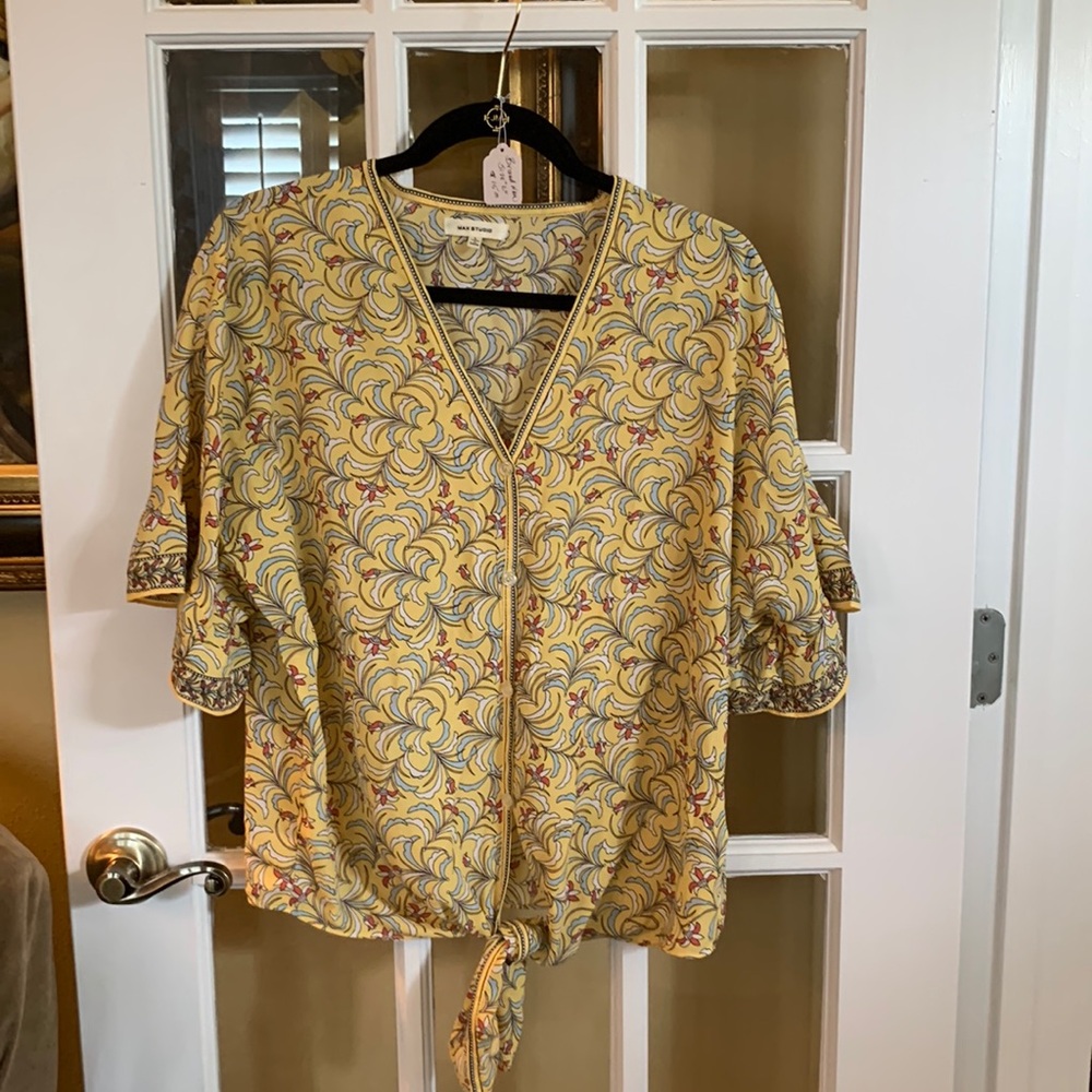 Max Studio. Size L